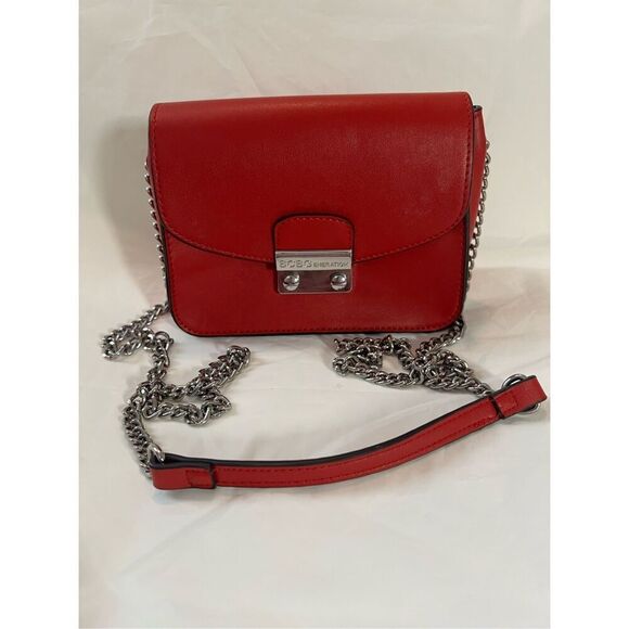 BCBG red crossbody bag with silver chain strap - Picture 1 of 7